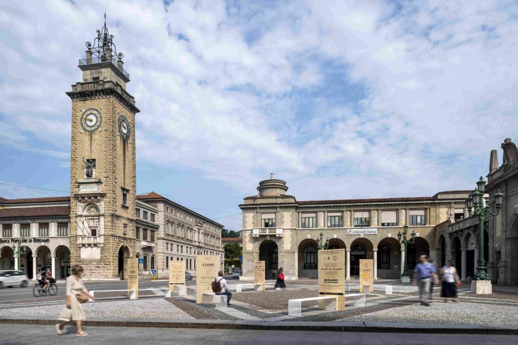 Il legno dalla natura alle cose 2018 Bergamo Alta Planstudio_ PiazzaVittorioVeneto_ 2018_1024X683